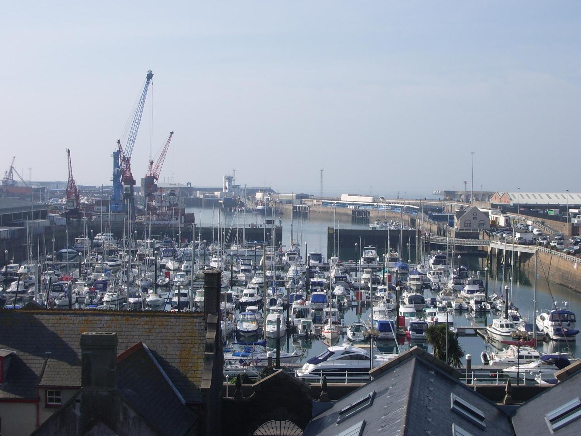 Saint Helier Jersey Liberty Wharf Apartments מראה חיצוני תמונה