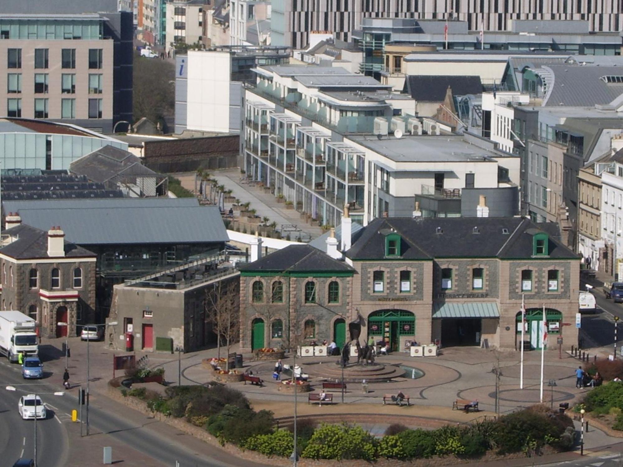Saint Helier Jersey Liberty Wharf Apartments מראה חיצוני תמונה